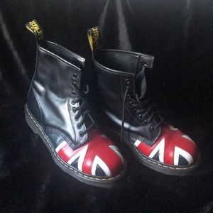 🇬🇧 Doc Martens Union Jack 8 Eyelet Boots!